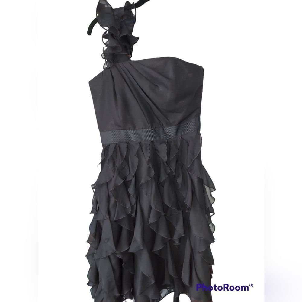 Fantastic White House Black Market Black Gown Dress Size 0 Puff Ruffle Skirt